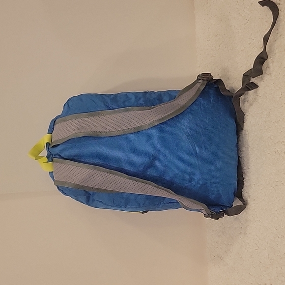 Foldable backpack - Picture 2 of 6